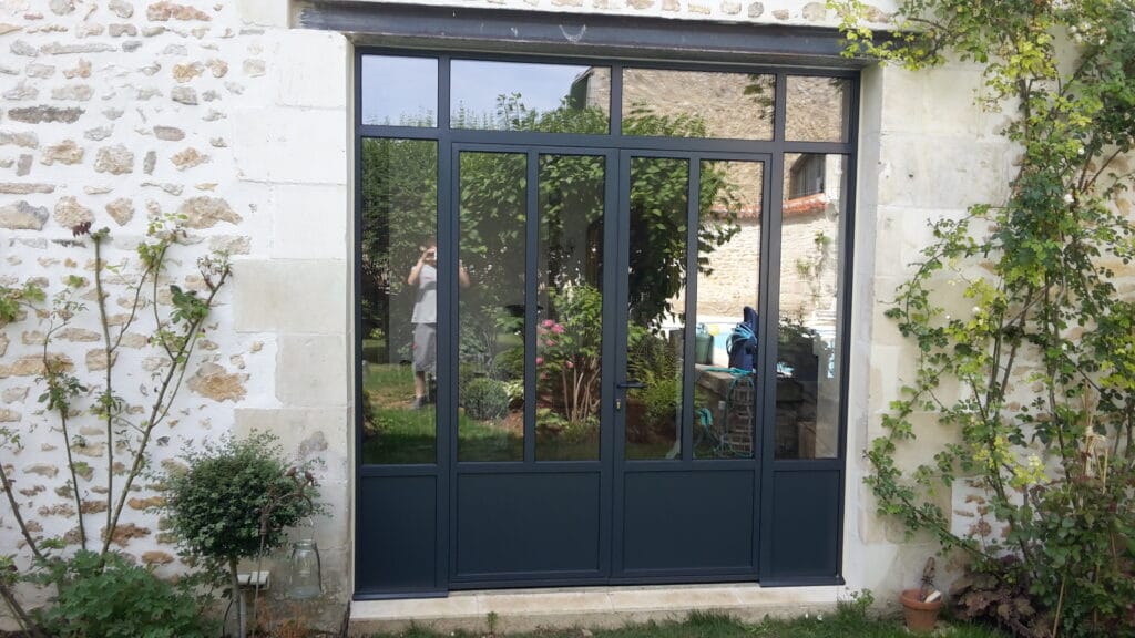verrière sur mesure extérieure noire métal