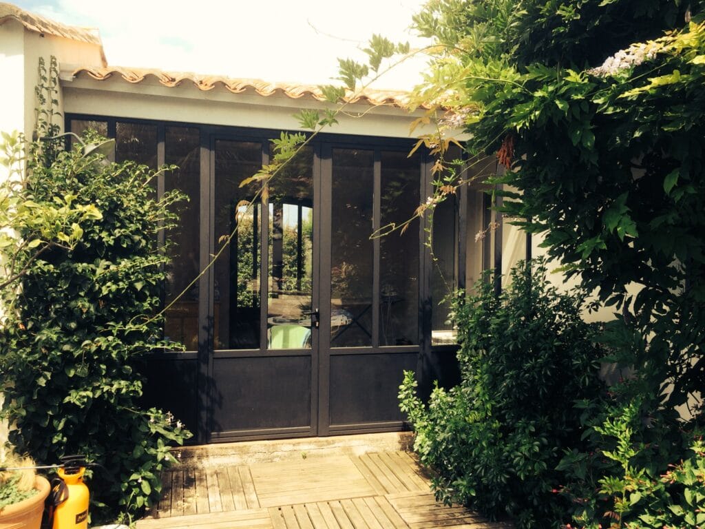 Porte verrière sur mesure extérieure en acier thermolaqué