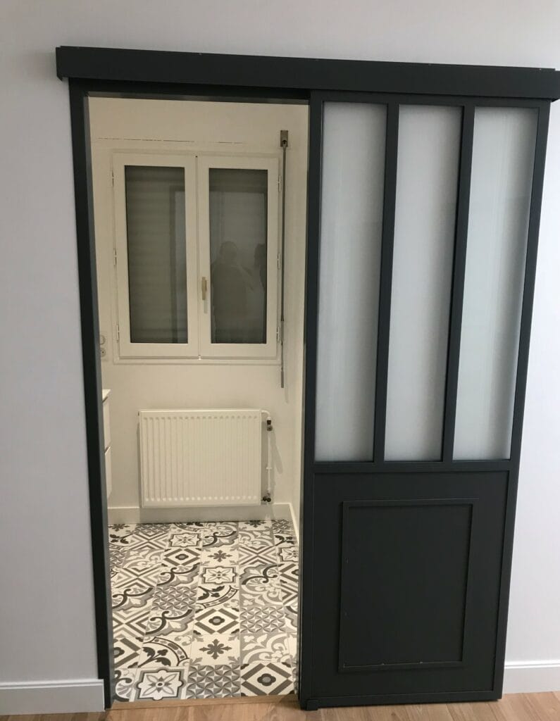 verrière sur mesure coulissante salle de bains