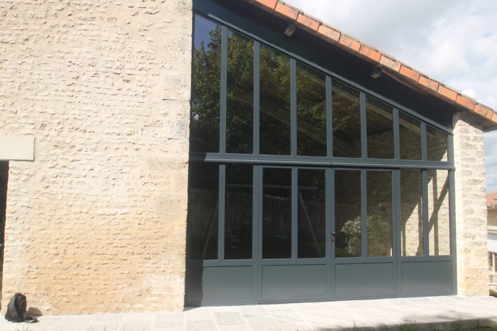 verrière sur mesure extérieure noire métal
