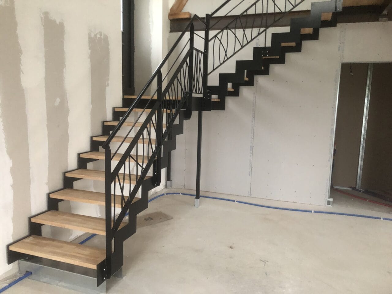 Escalier quart tournant avec limon latéral en crémaillère