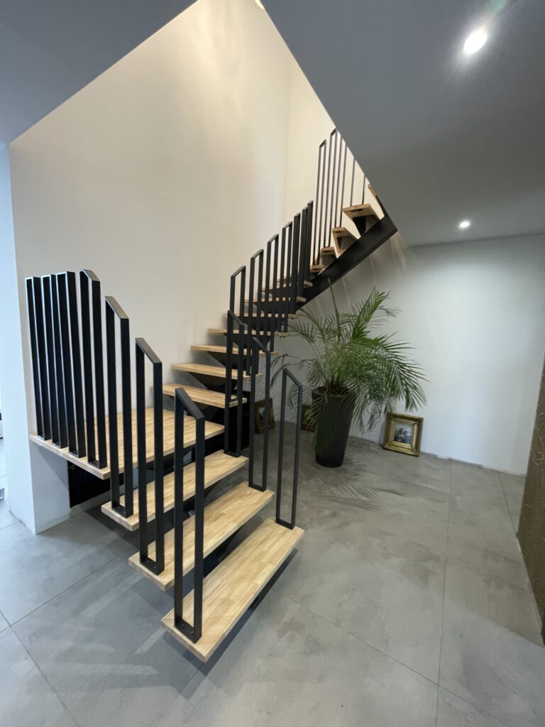 Escalier quart tournant avec marches bois