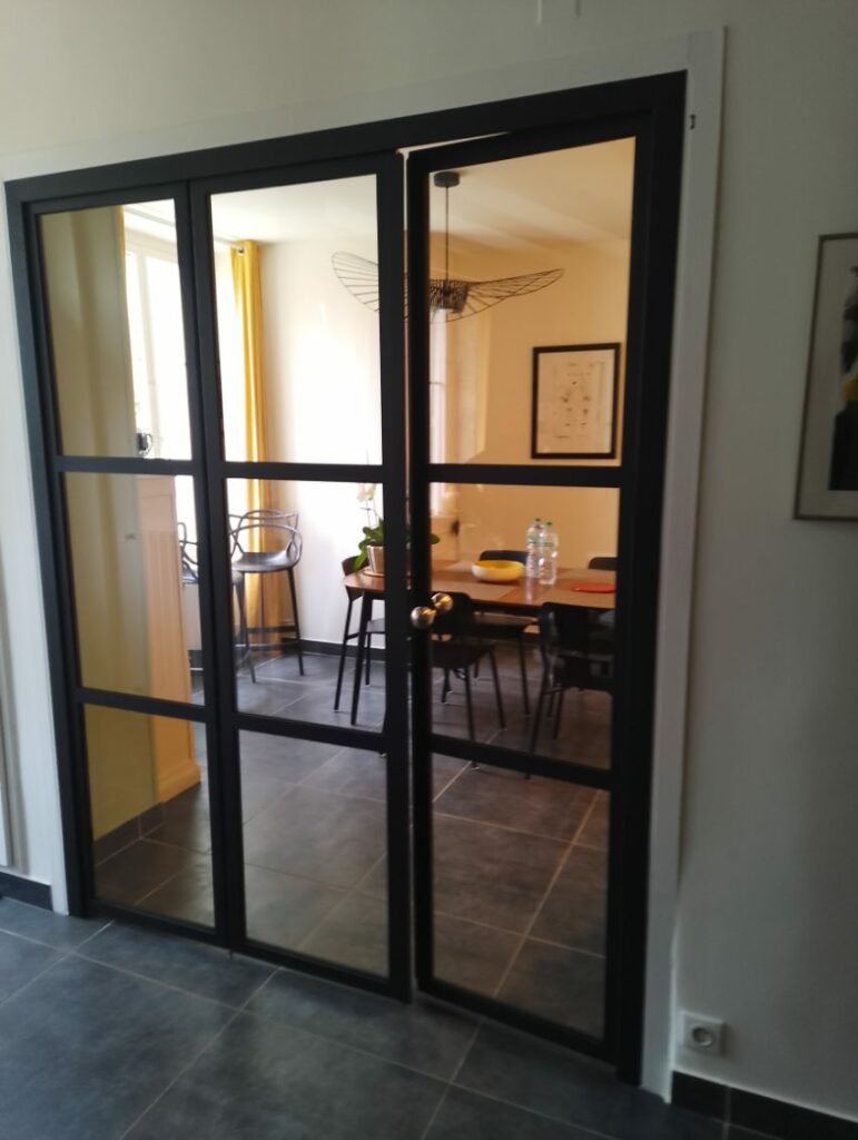 Verrière avec porte en acier thermolaque