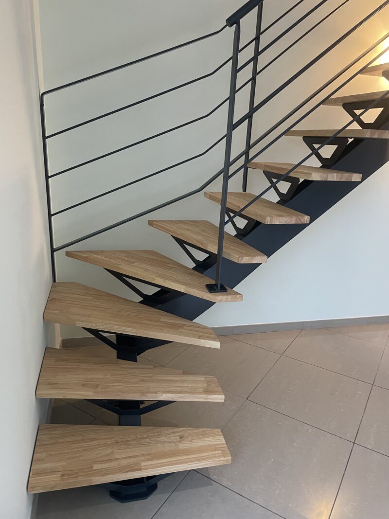 Escalier Limon Central : Design Sur Mesure pour Un Rendu Unique