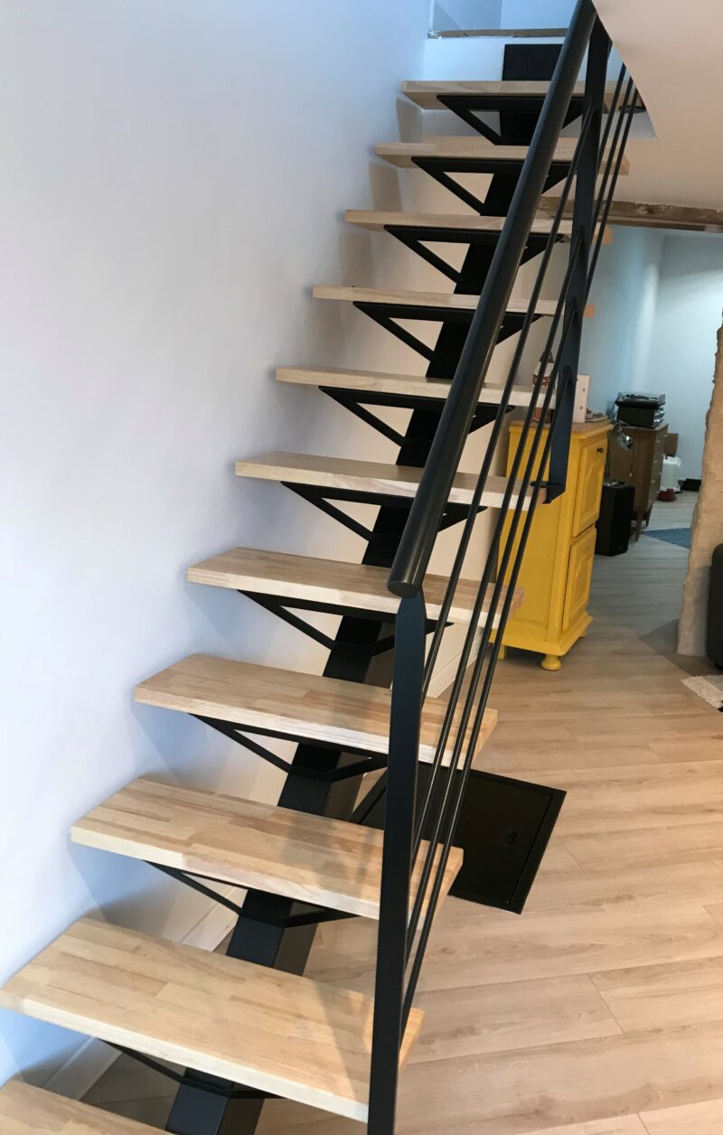 Escalier Limon Central : Design Sur Mesure pour Un Rendu Unique