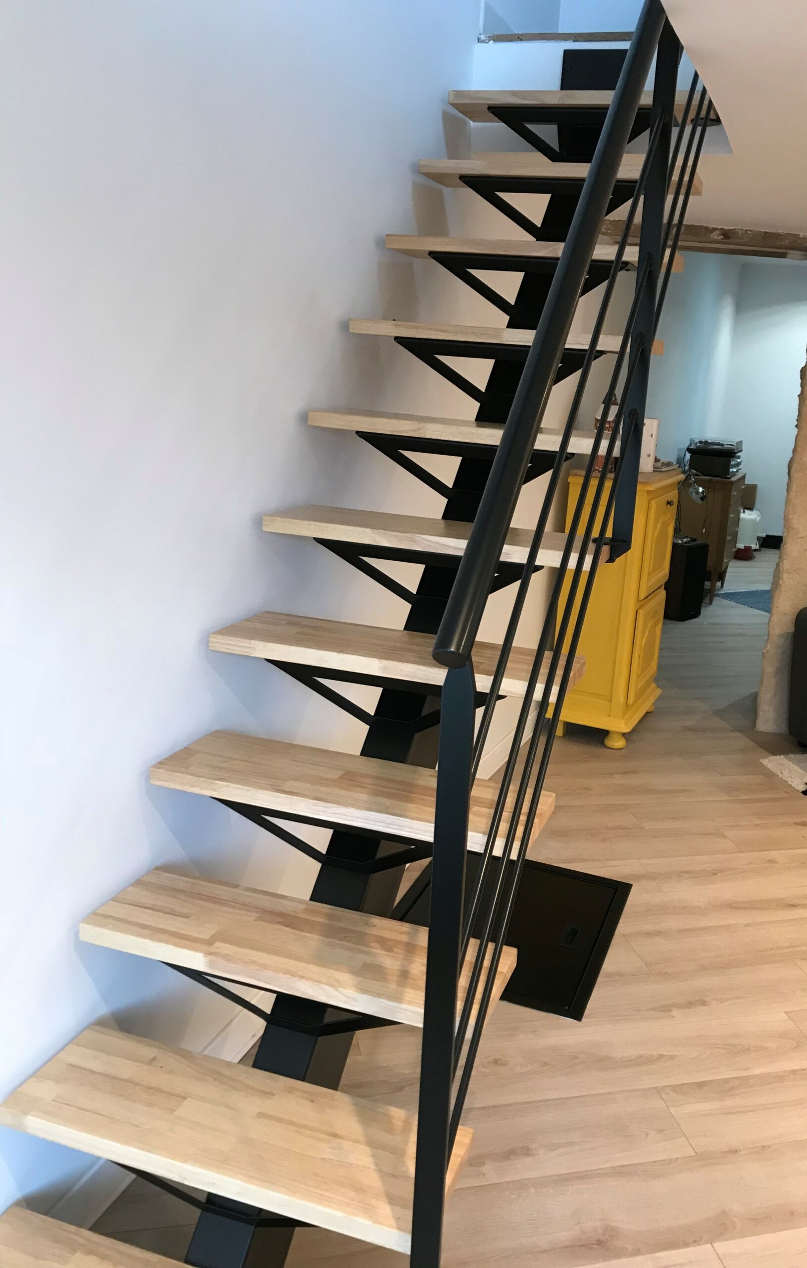 Escalier Limon Central : Design Sur Mesure pour Un Rendu Unique
